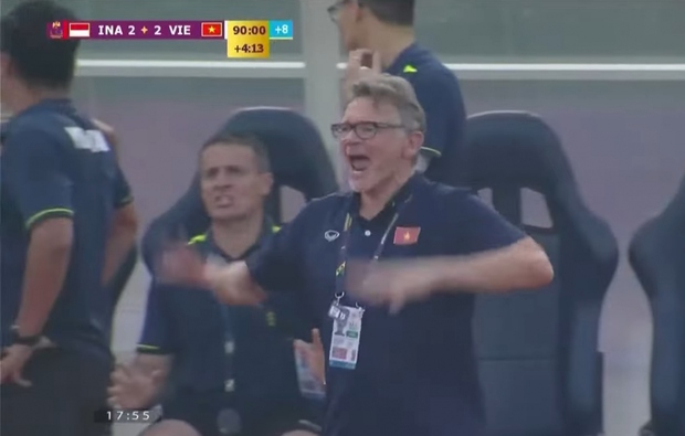 HLV Troussier thất vọng vì quyết định nông cạn của U22 Việt Nam trước U22 Indonesia