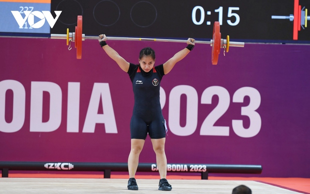 Nữ đô cử Campuchia giành HCV SEA Games 32 với mức tạ siêu nhẹ