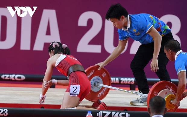 Nữ đô cử Campuchia giành HCV SEA Games 32 với mức tạ siêu nhẹ