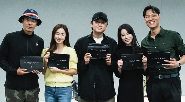 Phát sốt với visual của Kim Tae Hee và ác nữ Lim Ji Yeon ở phim mới, ekip chỉ nhá hàng một câu mà khán giả đã rợn người - Ảnh 3.