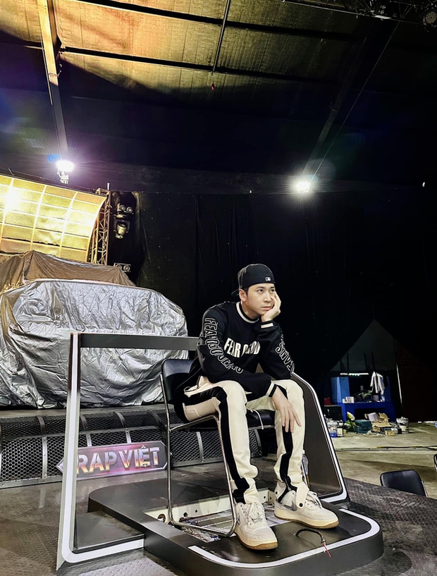 Vì ghế HLV Rap Việt, Karik thảm đạt trên trường quay?