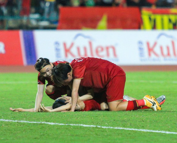 Cô gái nóng bỏng Thanh Nhã giành HCV SEA Games 32 với siêu phẩm 'sấm sét' khiến fan phát cuồng