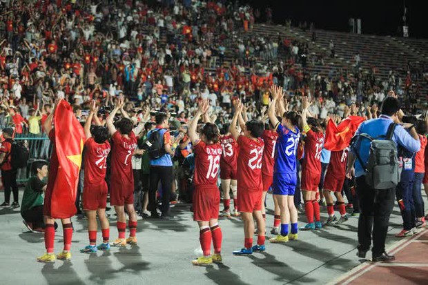 ĐT nữ Việt Nam lập kỷ lục vàng SEA Games 32: Cùng xem cô nàng đá bóng như thế nào!