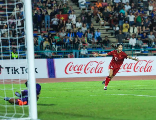Cô gái nóng bỏng Thanh Nhã giành HCV SEA Games 32 với siêu phẩm 'sấm sét' khiến fan phát cuồng