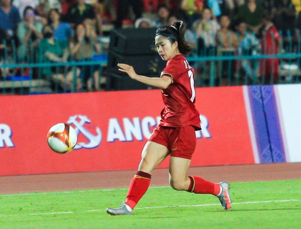 Cô gái nóng bỏng Thanh Nhã giành HCV SEA Games 32 với siêu phẩm 'sấm sét' khiến fan phát cuồng