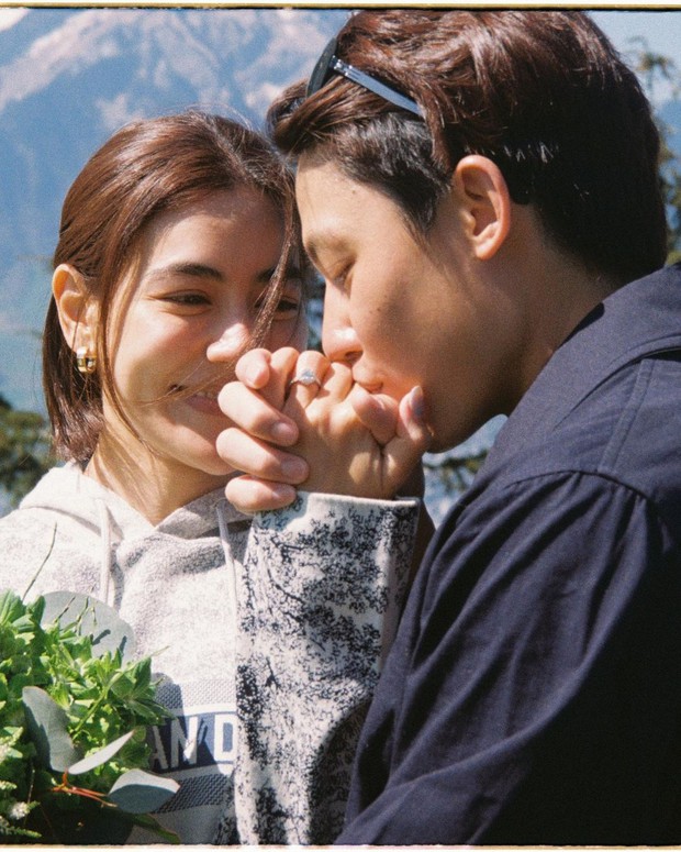 Cặp đôi vàng Mark Prin - Kimmy Kimberley: Thiệp cưới gây xôn xao fan hâm mộ