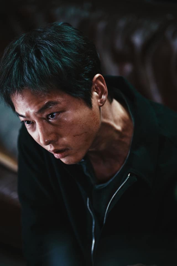 Song Joong Ki xuống sắc đến khó nhận ra trong phim Cannes 2023