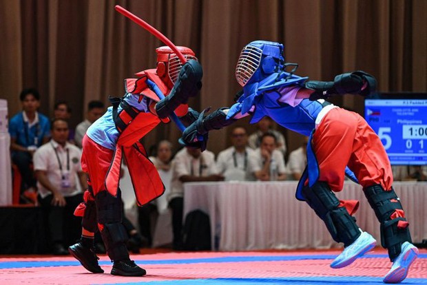Võ sĩ Việt lặng lẽ bước ra phía sau, một mình gục khóc nức nở khi để tuột HCV SEA Games vào tay đối thủ chủ nhà - Ảnh 3.