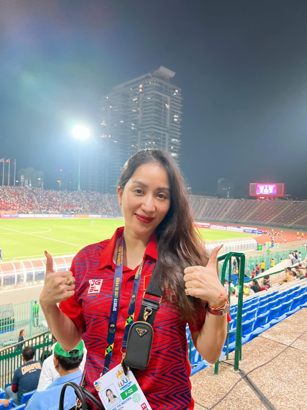 Khánh Thi và đội Dancesport Việt Nam giành HCV SEA Games 32