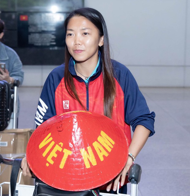 Tuyển nữ Việt Nam về nước sau chiến thắng SEA Games 32