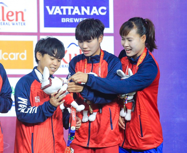 Tuyển nữ Việt Nam đăng quang SEA Games lần thứ 4: Khoảnh khắc chói sáng của những cô gái Kim Cương