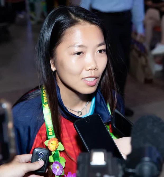 Tuyển nữ Việt Nam về nước sau chiến thắng SEA Games 32