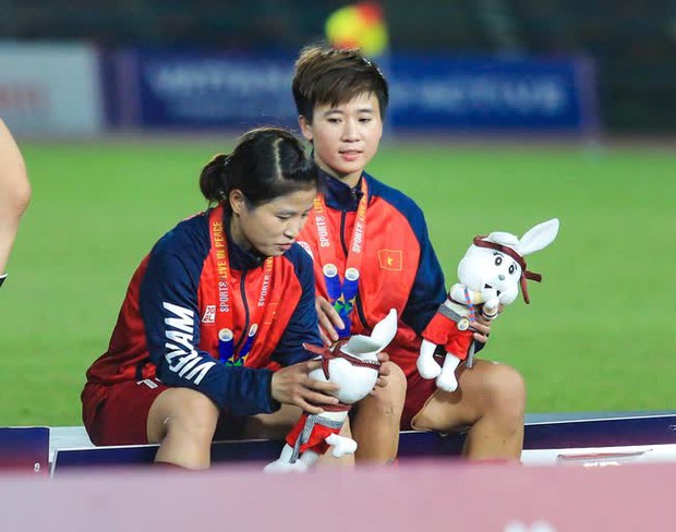 Tuyển nữ Việt Nam đăng quang SEA Games lần thứ 4: Khoảnh khắc chói sáng của những cô gái Kim Cương