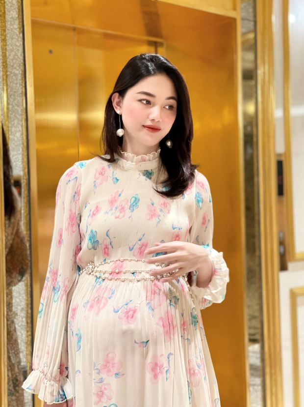 Á hậu Thanh Tú: Từ mẹ hai con gợi cảm đến việc giảm 10kg chỉ sau 2 tuần đi bộ