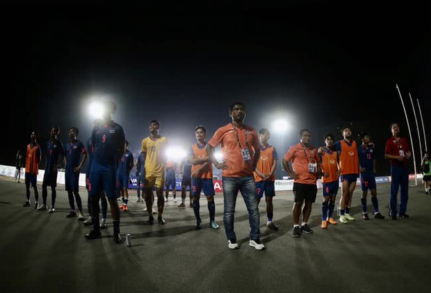 Cầu thủ U22 Thái Lan chấp nhận thất bại tràn đầy thẻ đỏ tại SEA Games 32