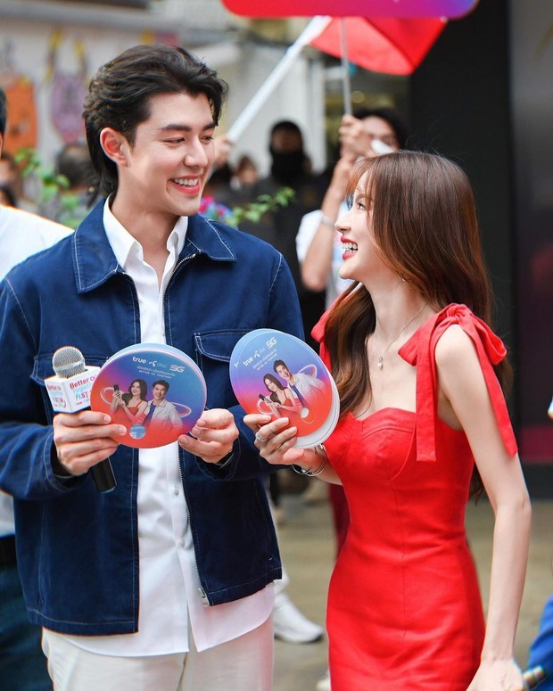 Baifern và bạn trai tình tứ tại sự kiện gây sốt mạng xã hội
