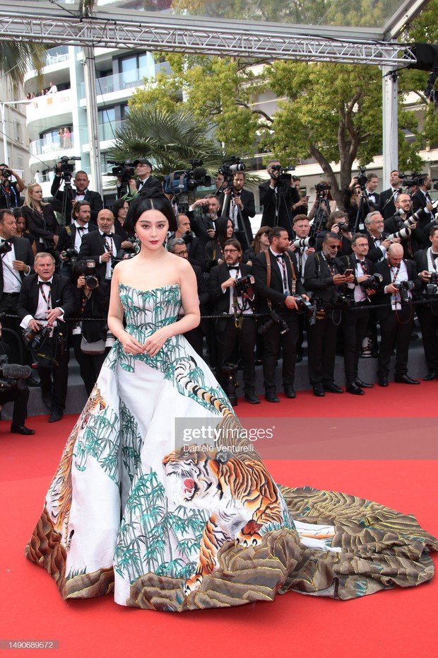 Dàn sao châu Á qua ống kính hung thần ở Cannes 2023: Phạm Băng Băng - Quan Hiểu Đồng lộ chung 1 khuyết điểm, minh tinh U60 gây ngỡ ngàng - Ảnh 3.