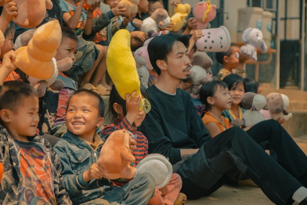 Đen Vâu có MV thứ 16 đạt top 1 trending YouTube, doanh thu đủ để giúp đỡ 1.000 em nhỏ - Ảnh 1. Đen Vâu có MV thứ 16 đạt top 1 trending YouTube, doanh thu đủ để giúp đỡ 1.000 em nhỏ - Ảnh 1.