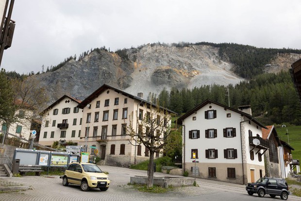 Người Thụy Sĩ phải bỏ cả ngôi làng đẹp như tranh vẽ đầy tiếc nuối - Ảnh 3.