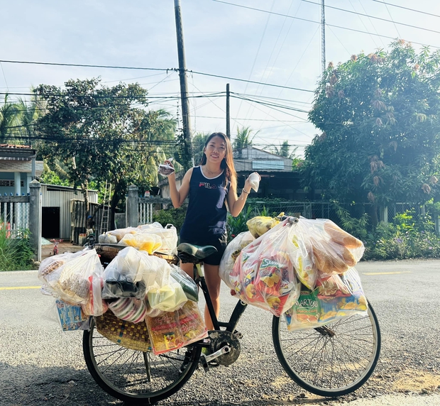 Huỳnh Như và Bích Thùy: Hạnh phúc sau SEA Games 32