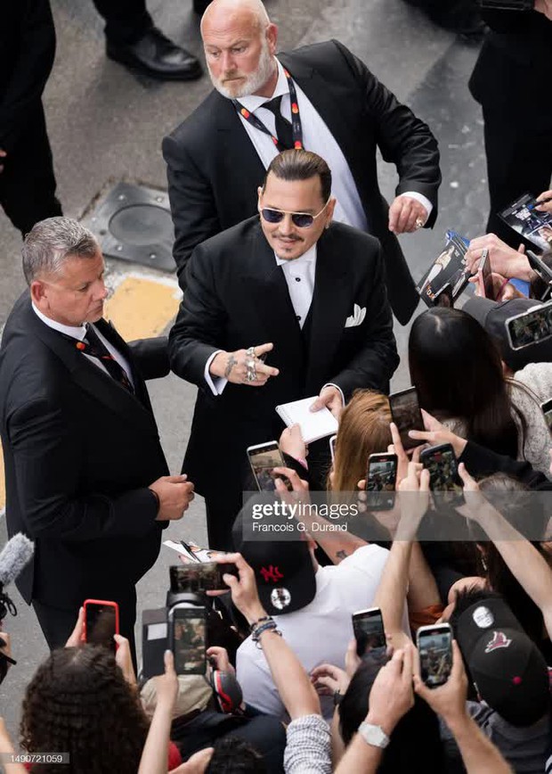 Thảm đỏ Cannes 2023: Phạm Băng Băng và bà hoàng showbiz Thái so kè Công chúa Elle Fanning, Johnny Depp nhận phản ứng bất ngờ sau vụ ly hôn - Ảnh 10.