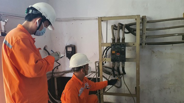 Nhiều người bức xúc vì cúp điện, Điện lực TP.HCM giải thích do ngăn ngừa sự cố lưới điện! - Ảnh 1. Nhiều người bức xúc vì cúp điện, Điện lực TP.HCM giải thích do ngăn ngừa sự cố lưới điện! - Ảnh 1.
