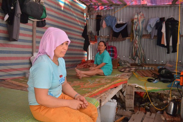 Hà Nội: Nắng nóng hơn 40 độ C vắt kiệt sức lực của những người lao động sống trong lán trại tạm - Ảnh 6.