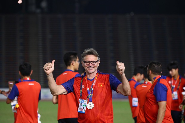 Nhìn U22 Thái Lan ẩu đả Indonesia mới thấy tầm nhìn bầu Đức đáng giá nhường nào - Ảnh 4.