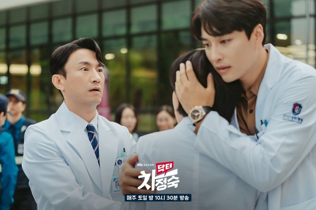 Doctor Cha leo top 1 hàng loạt quốc gia nhờ vụ ngoại tình hài hước nhất màn ảnh - Ảnh 2.