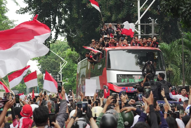 Đội tuyển U22 Indonesia về nước đoạt HCV SEA Games: Biển người chào mừng!