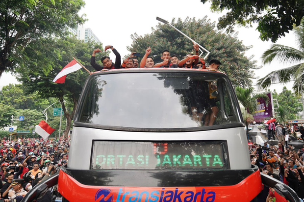 Đội tuyển U22 Indonesia về nước đoạt HCV SEA Games: Biển người chào mừng!