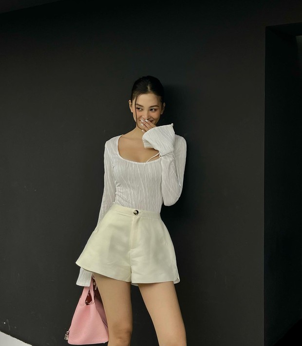 Hoa hậu Tiểu Vy thăng hạng phong cách nhờ chăm diện đồ tối giản