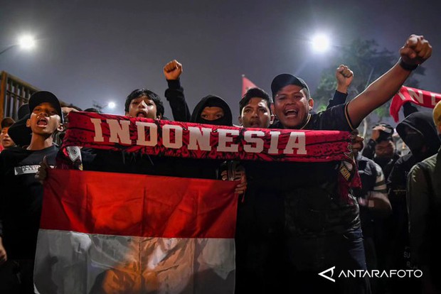 Đội tuyển U22 Indonesia về nước đoạt HCV SEA Games: Biển người chào mừng!