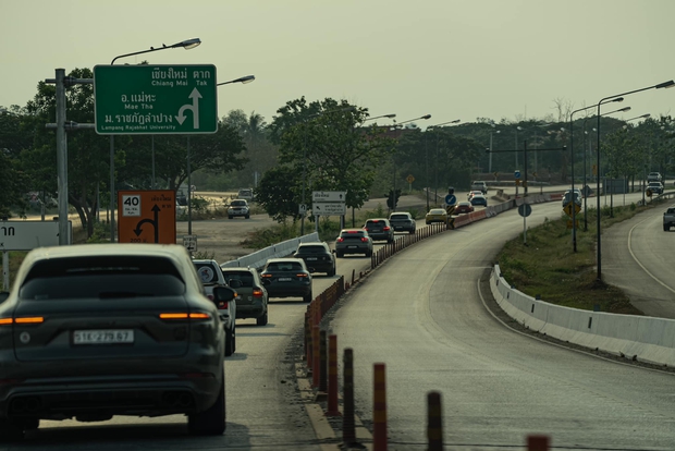 Cường Đô La lái Porsche 911 GT3 đến Bangkok: Chạy tay lái nghịch trên 100km/h, hoàn thành chặng 700km khủng nhất chuyến đi, có cảnh sát dẫn đoàn - Ảnh 16.