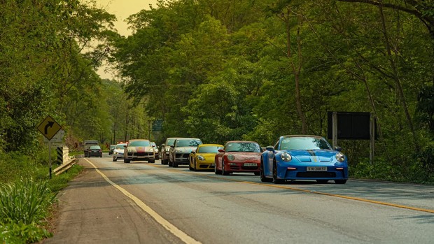 Cường Đô La lái Porsche 911 GT3 đến Bangkok: Chạy tay lái nghịch trên 100km/h, hoàn thành chặng 700km khủng nhất chuyến đi, có cảnh sát dẫn đoàn - Ảnh 12.