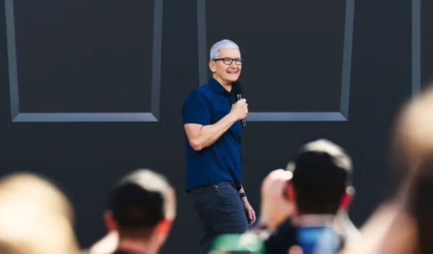 Tham vọng bí mật của Tim Cook: Đi ngược chiều cả thế giới để tìm ra điều lớn lao tiếp theo sau iPhone, chấp nhận được ăn cả, ngã về không - Ảnh 1.