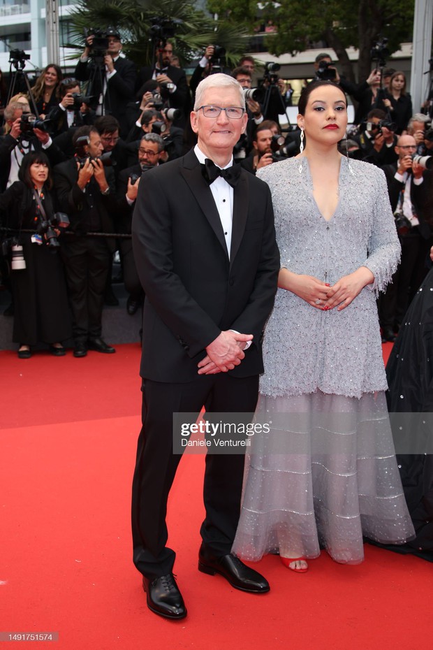 Thảm Đỏ Cannes 2023: Naomi Campbell thiêu đốt dàn sao đình đám!