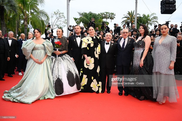 Thảm Đỏ Cannes 2023: Naomi Campbell thiêu đốt dàn sao đình đám!