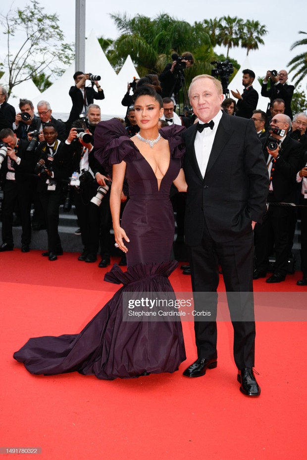 Thảm Đỏ Cannes 2023: Naomi Campbell thiêu đốt dàn sao đình đám!