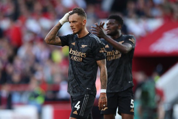 Man City chính thức vô địch Ngoại hạng Anh sau khi Arsenal thua thất vọng trước Nottingham Forest