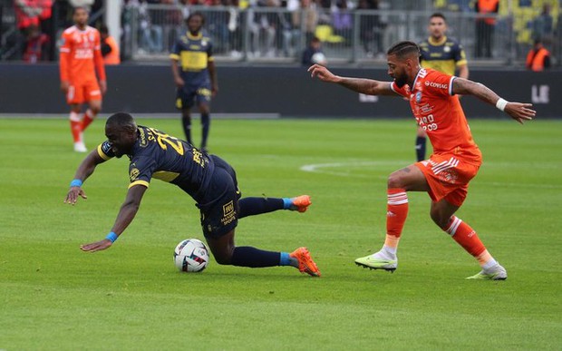 Pau FC đứng trước nguy cơ xuống hạng sau trận thua đậm trên sân nhà