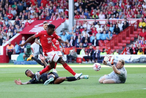 Man City chính thức vô địch Ngoại hạng Anh sau khi Arsenal thua thất vọng trước Nottingham Forest