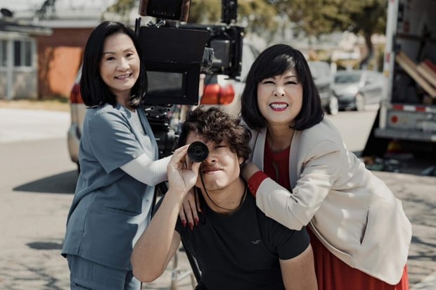 Trấn Thành trở lại với bộ râu đẹp trai và những bức ảnh mới