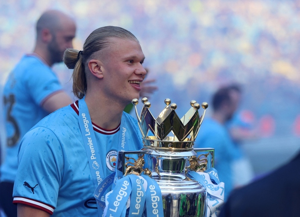 CĐV Man City rực cháy trên sân sau khi giành chức vô địch Ngoại hạng Anh