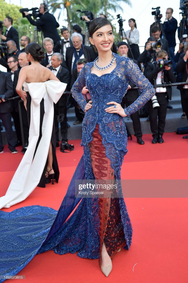 Thảm đỏ Cannes 2023 ngày 6: Jennifer Lawrence đi dép xỏ ngón, Lưu Thi Thi - Joo Ji Hoon đẹp bất chấp “ống kính hung thần” - Ảnh 20.