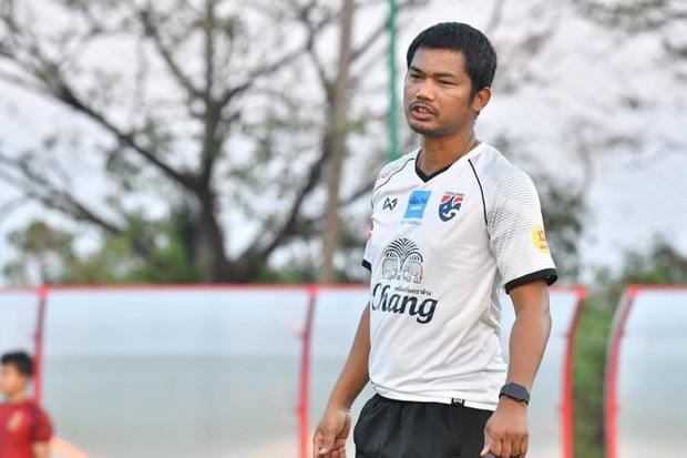 Cựu tiền đạo V-League đòi HLV U23 Thái Lan từ chức sau SEA Games 32