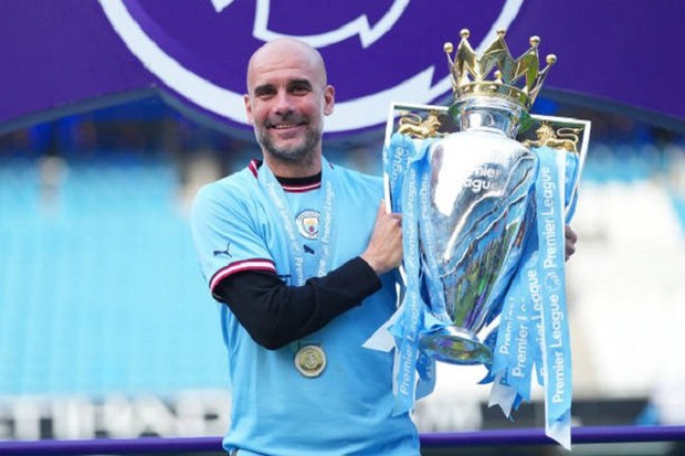 Chuyên gia bóng đá Anh: Pep Guardiola vĩ đại hơn Sir Alex Ferguson - Ảnh 1.