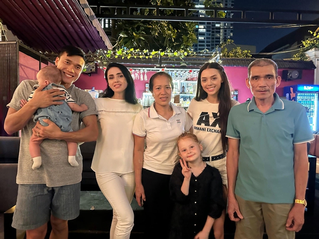 Vợ thủ môn Bùi Tiến Dũng: Tôi muốn đóng góp cho đất nước!