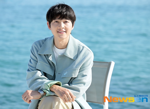 Song Joong Ki lột xác bảnh bao bên BIBI ở LHP Cannes 2023 - Ảnh 3.