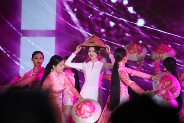 Phương Nhi chính thức trở thành Miss International Vietnam 2023: Dàn mỹ nhân đến ủng hộ, Thảo Nhi Lê xuất hiện gây sốt - Ảnh 16.